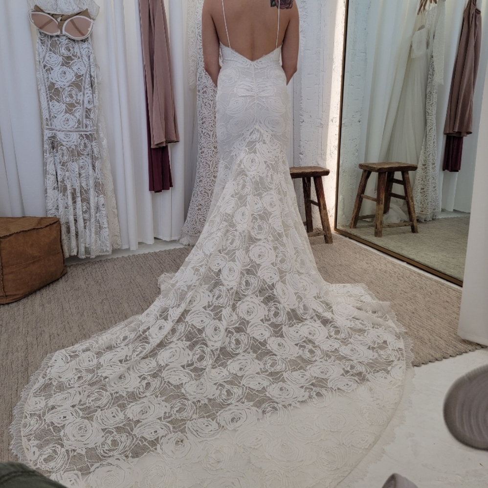Ivory lace drop back wedding dress - Picture 10 of 11